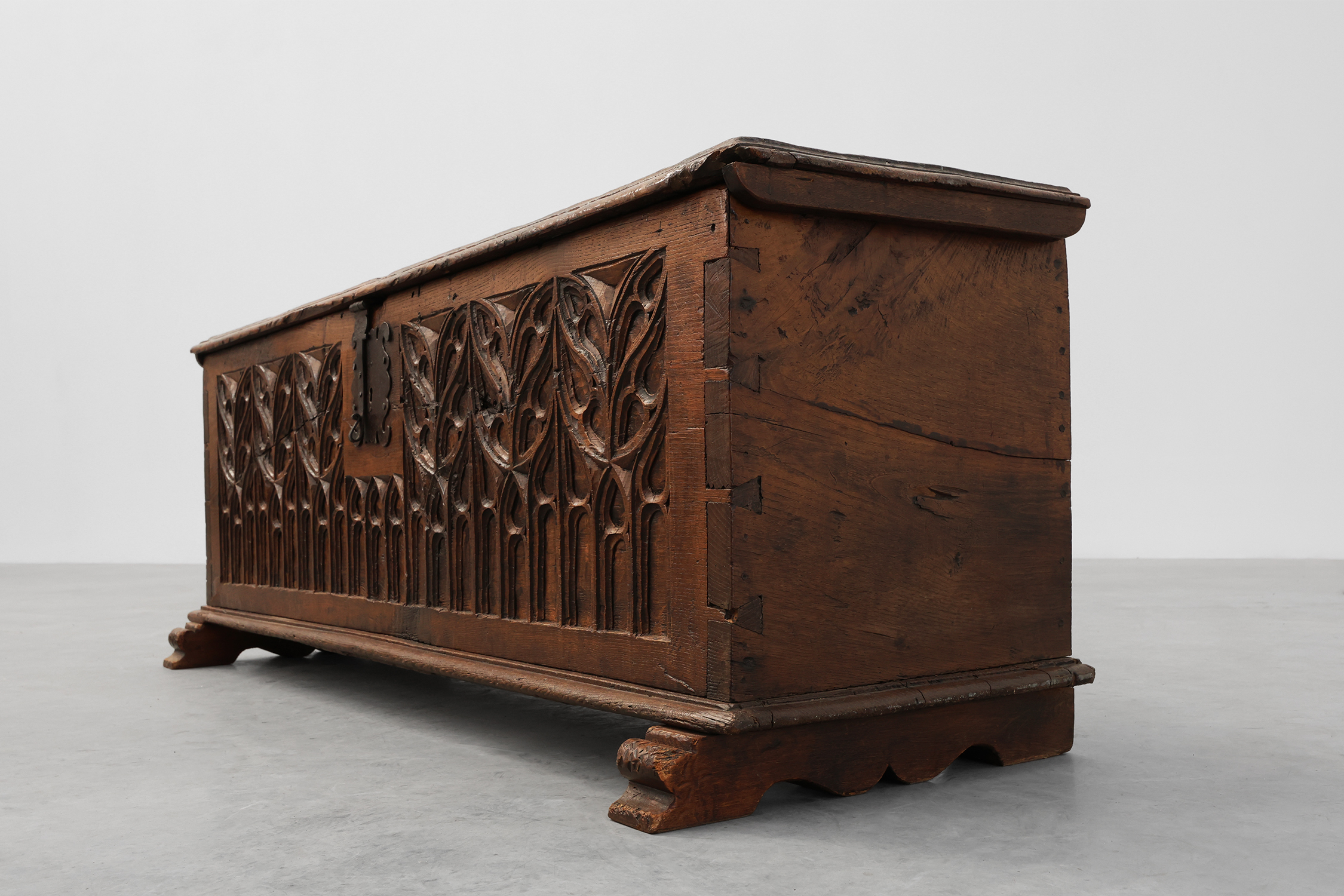 Rare Large Gothic 16th century carved solid oak chest, Francethumbnail